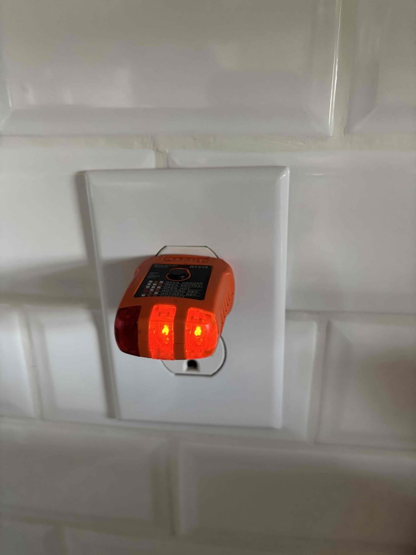 GFCI outlet tester successfully installed and displaying active status.